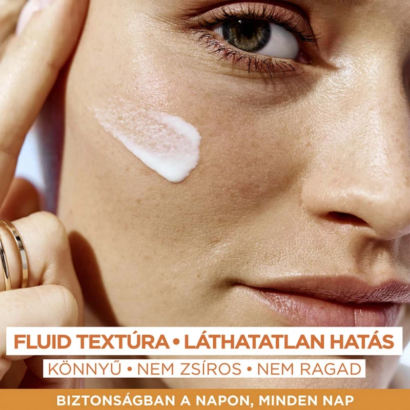 Ambre Solaire Super UV C-vitamin sötét foltok elleni mindennapos fluid SPF 50+ (40 ml)