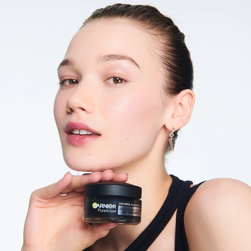 Pure Active AHA + BHA könnyű mattító nappali krém aktív szénnel 50 ml
