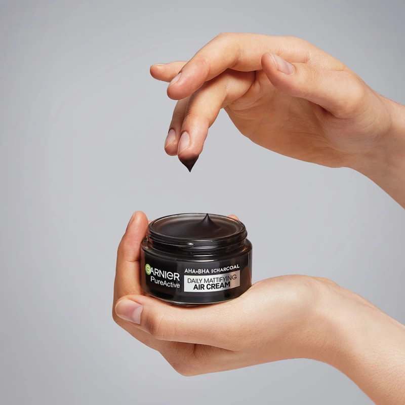 Pure Active AHA + BHA könnyű mattító nappali krém aktív szénnel 50 ml