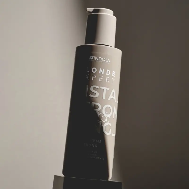 Blonde Expert InstaStrong Leave-In Hajkrém 150 ml