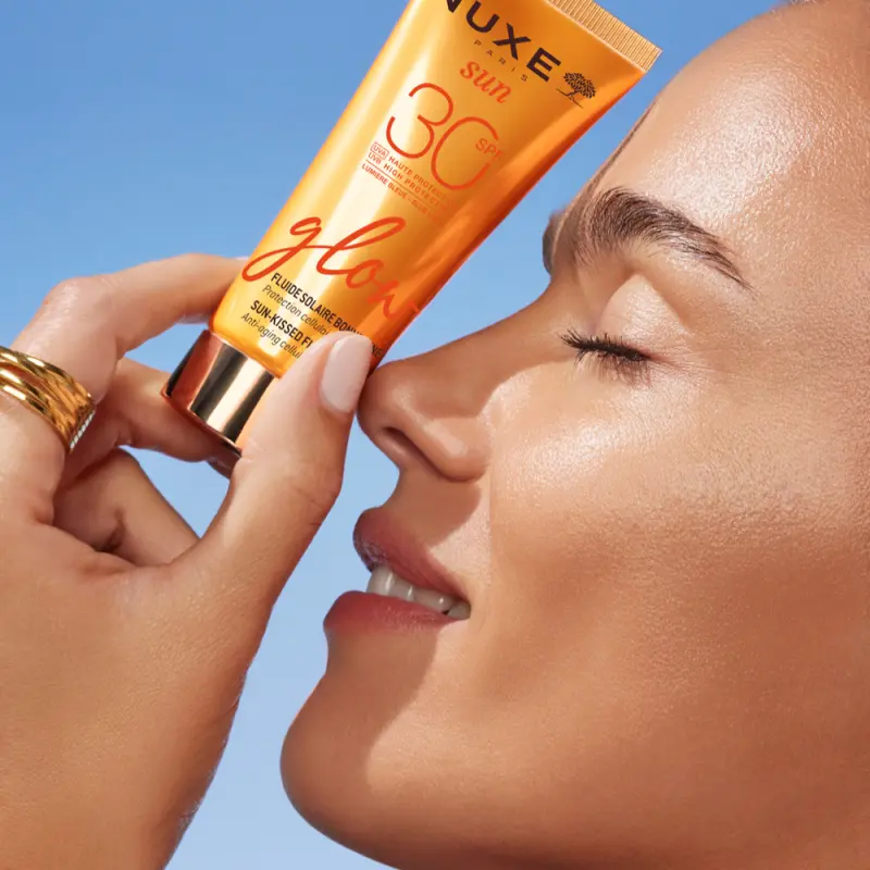 Sun Sun-Kissed Glow Fényvédő fluid arcra SPF30 (40 ml)
